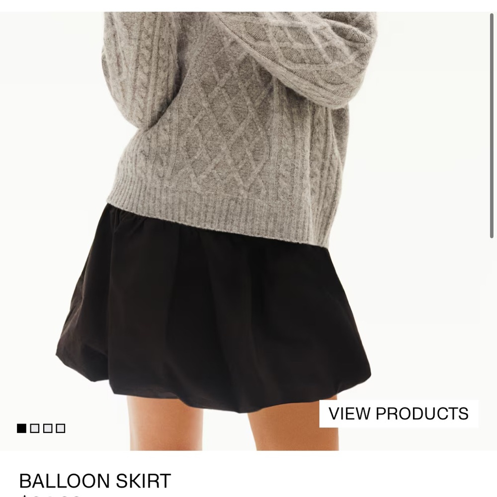 H&M Girls black balloon skirt. Size 8-9y